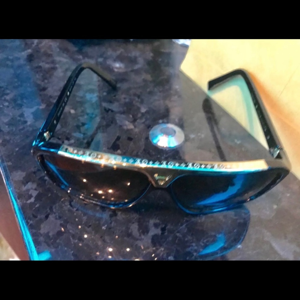 Louis Vuitton Sunglasses - Picture 5 of 5